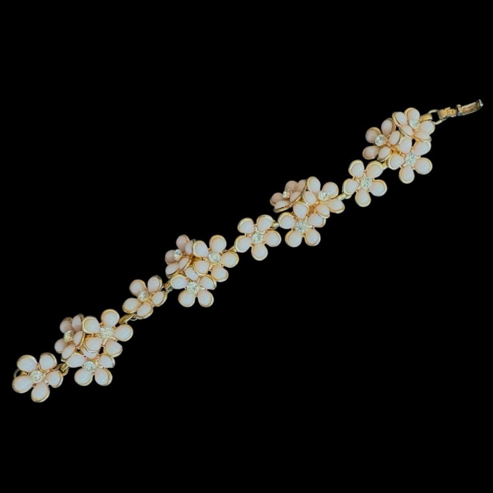 Vintage Daisy Cluster Rhinestone Center Bracelet Light Pink